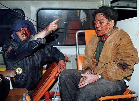 chinese-ambulance.jpg (27034 bytes)